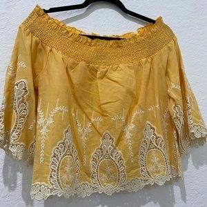 💥PRICE ⬇️ Bleuh ciel  -  Yellow Boho Off the Shoulders Blouse - M